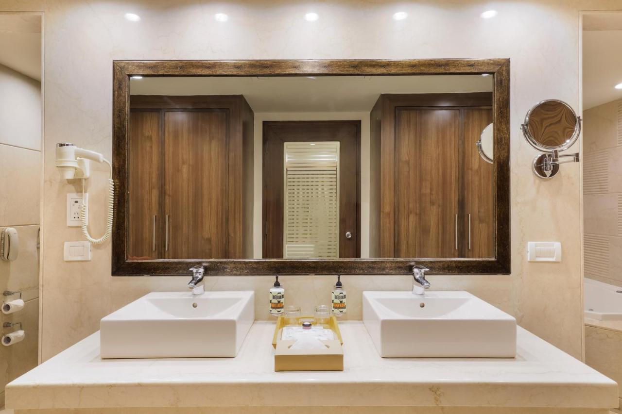 Lemon Tree Premier, Ulsoor Lake, Bengaluru Exterior foto